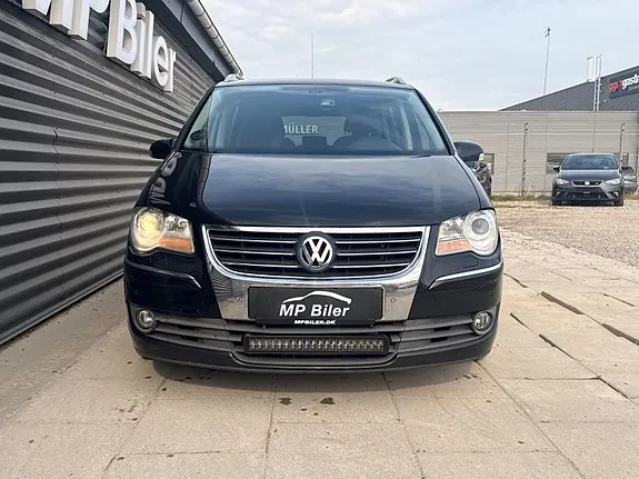 Volkswagen Touran 2008 photo 2
