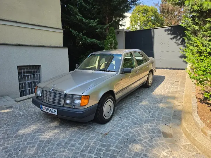Mercedes-Benz W124