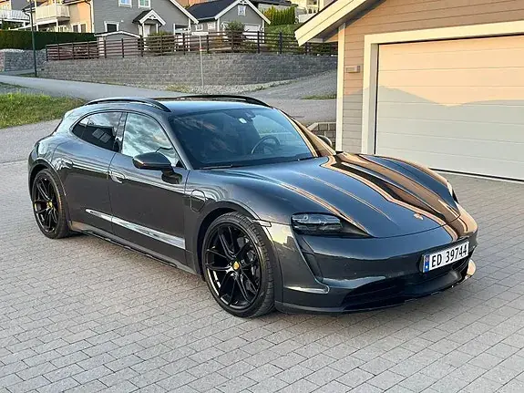 Porsche Taycan 4