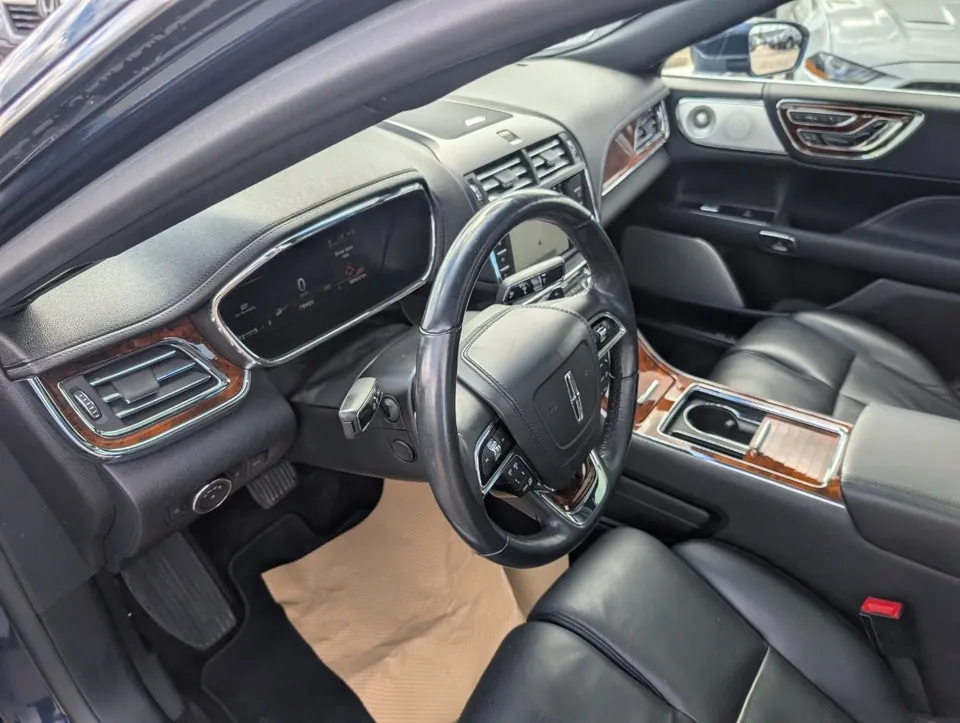 Lincoln Continental 2017 photo 2