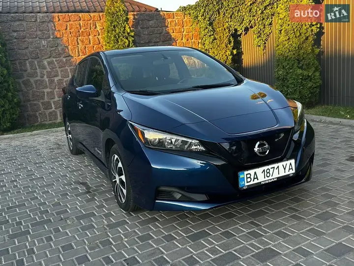 Nissan Leaf 2018 photo 2