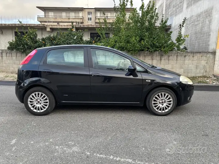 Fiat Grande Punto 2009 photo 2