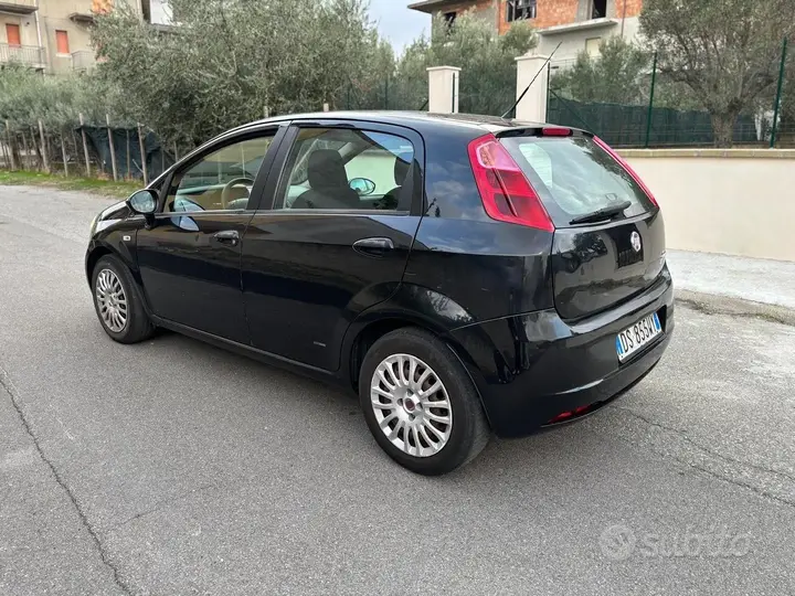 Fiat Grande Punto 2009 photo 4