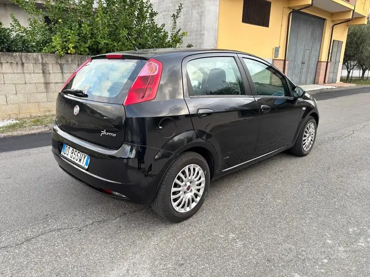 Fiat Grande Punto 2009 photo 3