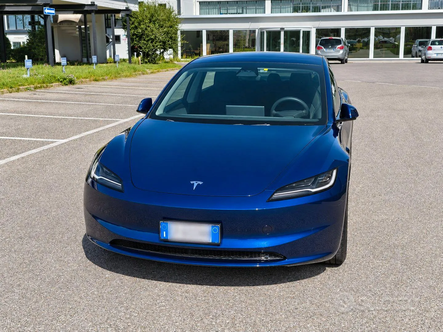 Tesla Model 3 2023 photo 2