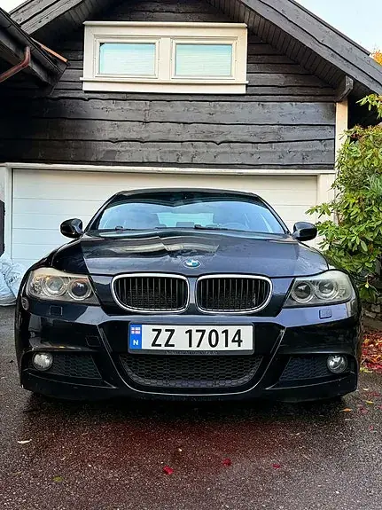 BMW 318I 2010 photo 2