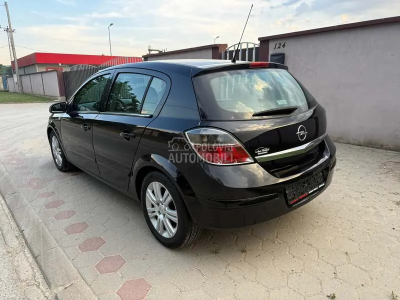 Opel Astra H 2008 photo 4