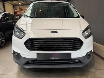 Ford Transit Courier photo 2