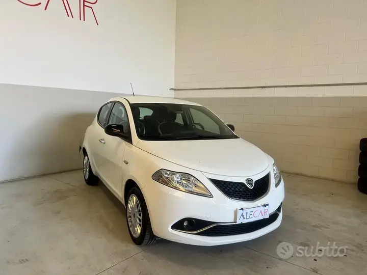 Lancia Ypsilon 2017 photo 2