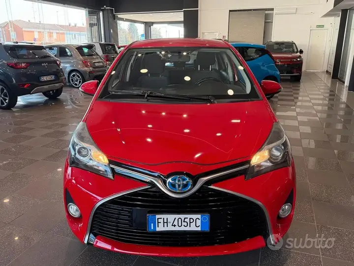 Toyota Yaris 2017 photo 2