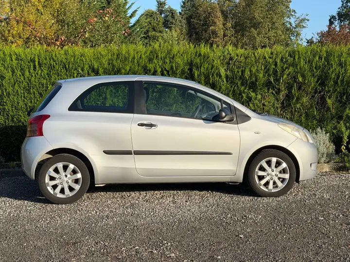 Toyota Yaris 2006 photo 2