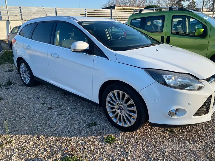 Ford Focus 2013 photo 2
