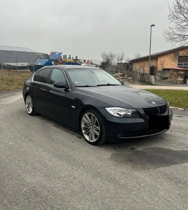BMW E90 325I