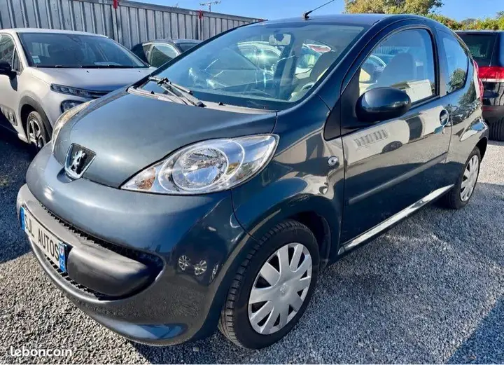 Peugeot 107 2008 photo 2