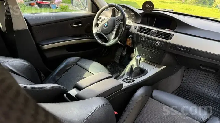 BMW 320 2011 photo 3