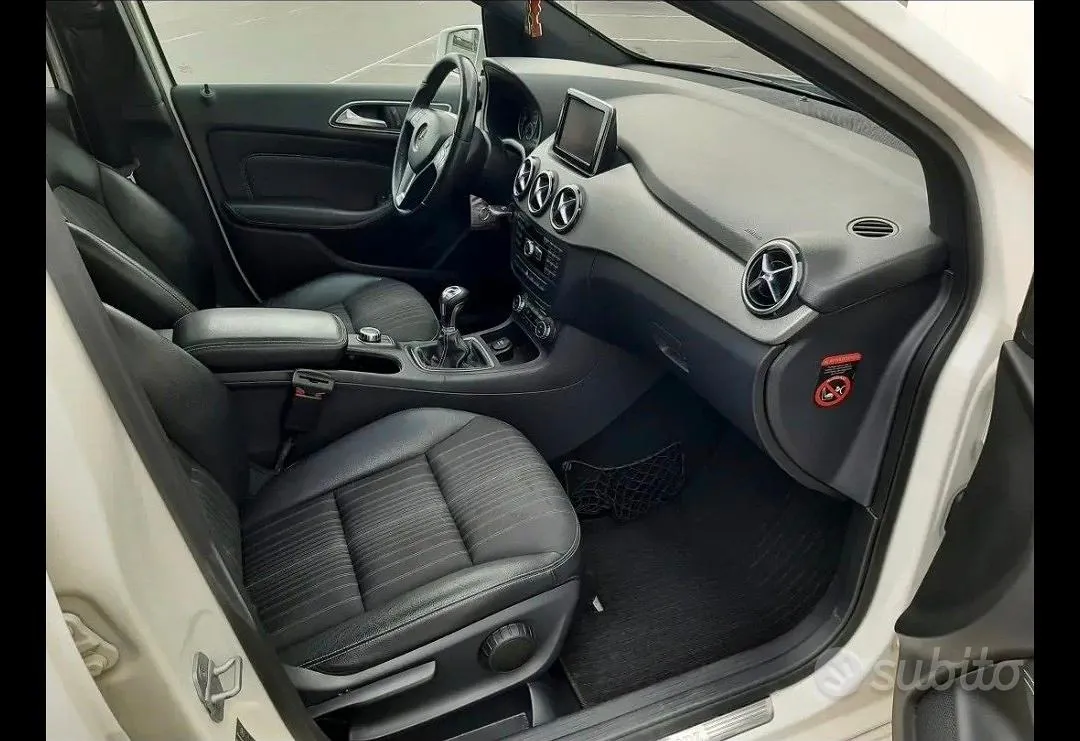 Mercedes-Benz B-Class 2012 photo 4