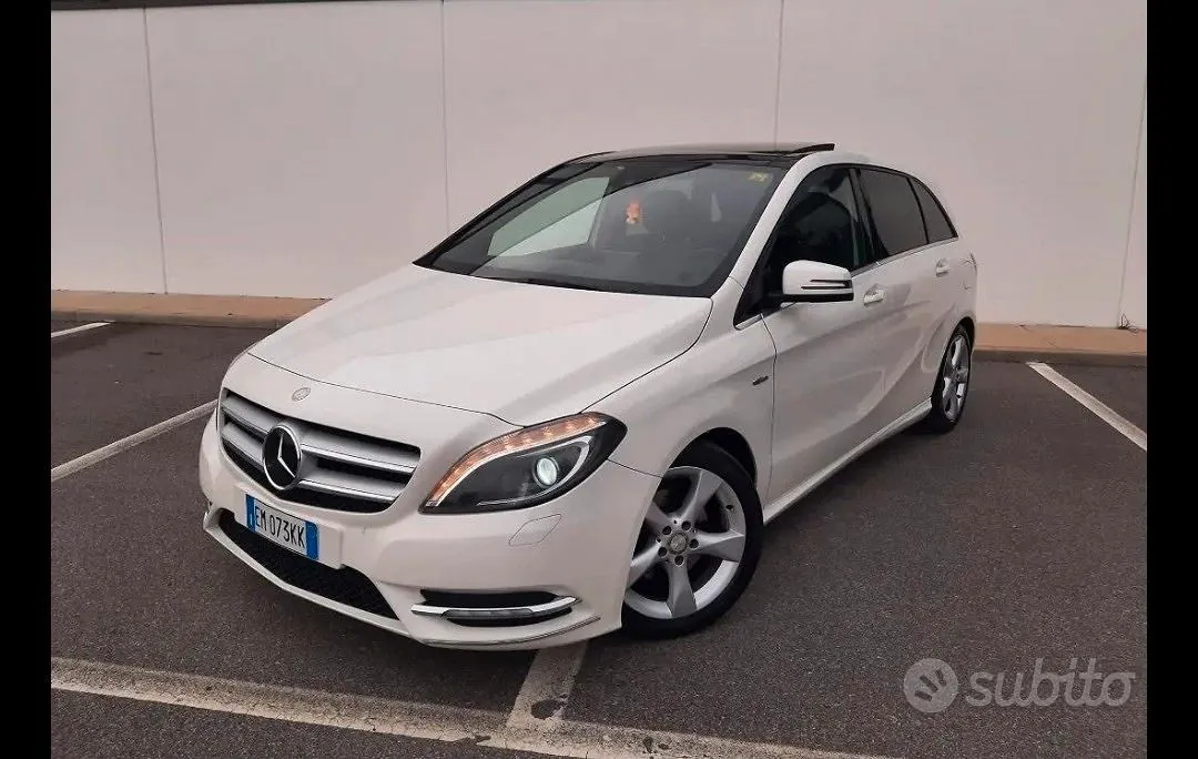 Mercedes-Benz B-Class 2012 photo 2