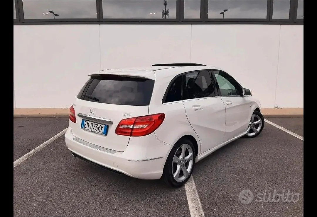 Mercedes-Benz B-Class 2012 photo 3