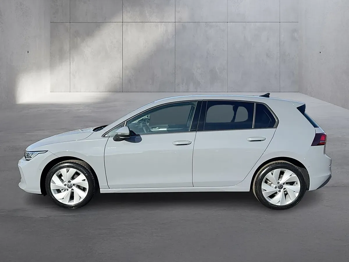 Volkswagen Golf 2026 photo 2