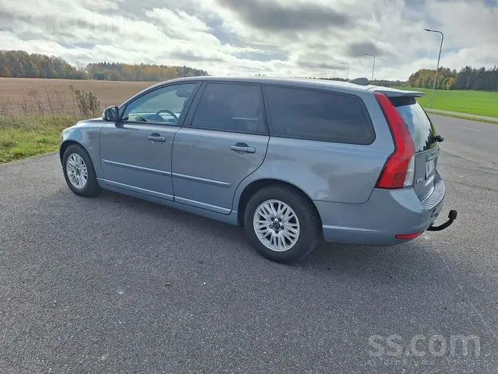 Volvo V50 2011 photo 3
