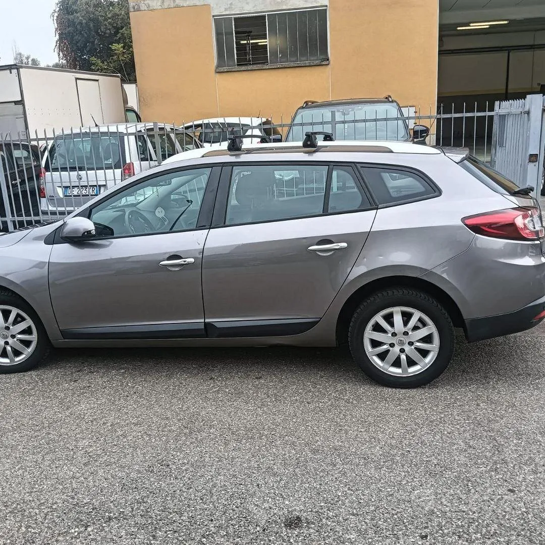 Renault Megane 2010 photo 2