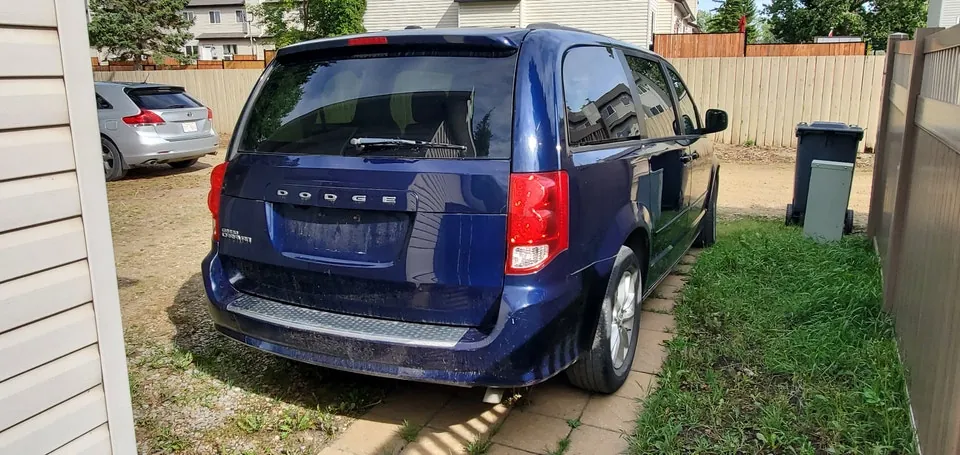 Dodge Grand Caravan 2013 photo 3