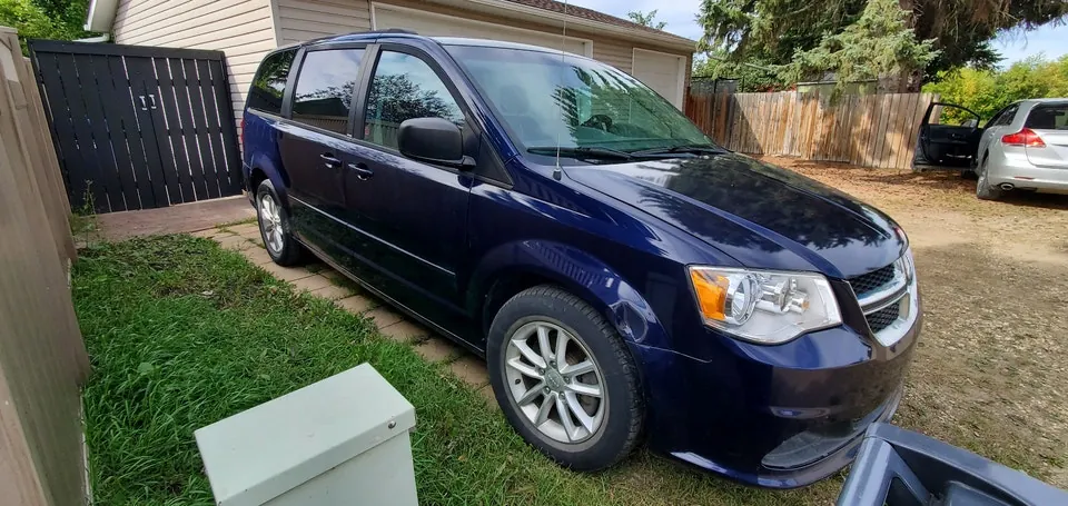 Dodge Grand Caravan 2013 photo 2