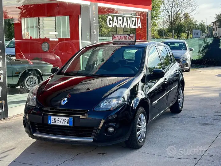 Renault Clio 2012 photo 2