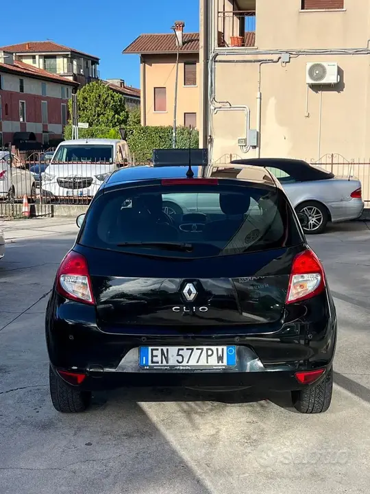 Renault Clio 2012 photo 4