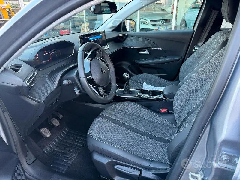 Peugeot 208 2025 photo 2