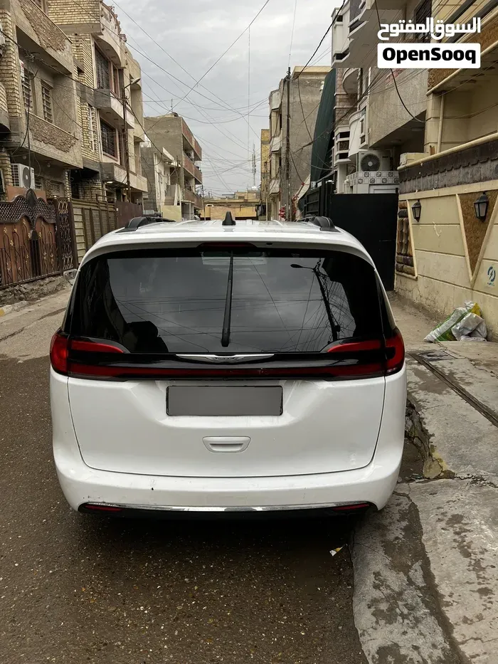 Chrysler Pacifica 2022 photo 3