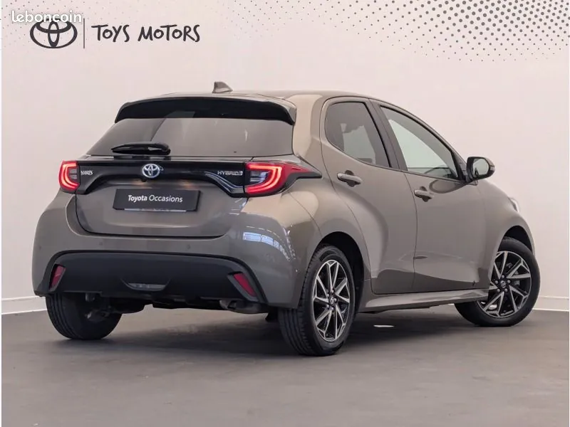 Toyota Yaris 2023 photo 2