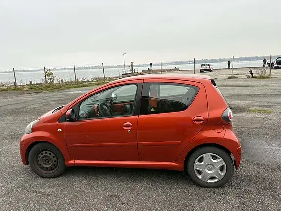 Toyota Aygo 2012 photo 2