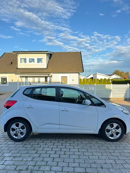 Kia Venga 2010 photo 3