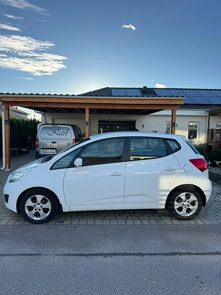 Kia Venga 2010 photo 2
