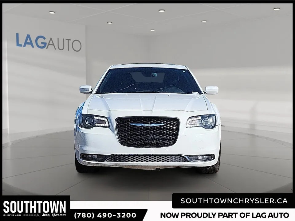 Chrysler 300 2018 photo 2