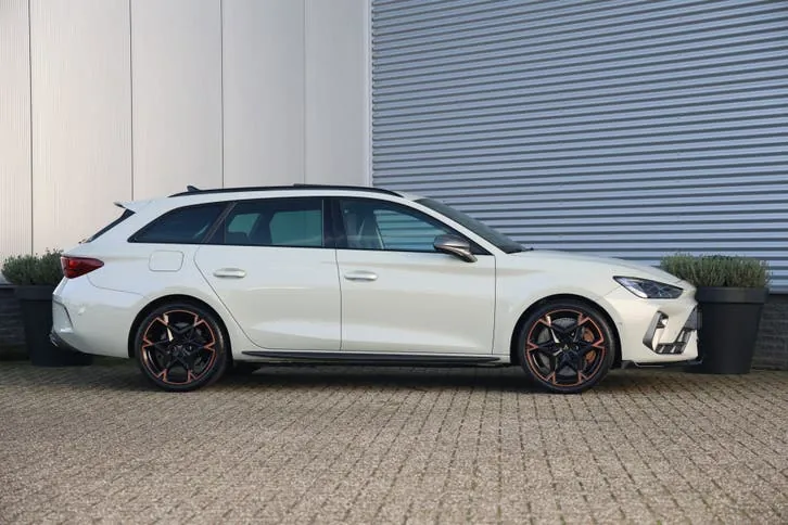 Cupra Leon 2025 photo 2