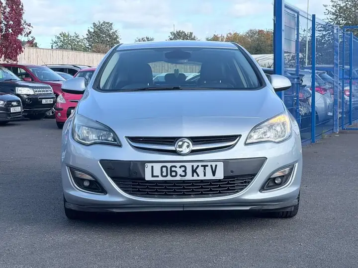 Vauxhall Astra 2014 photo 3