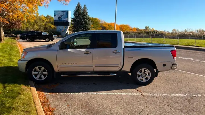 Nissan Titan 2009 photo 2