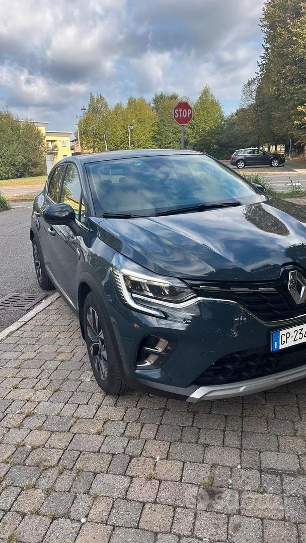 Renault Captur 2023 photo 2