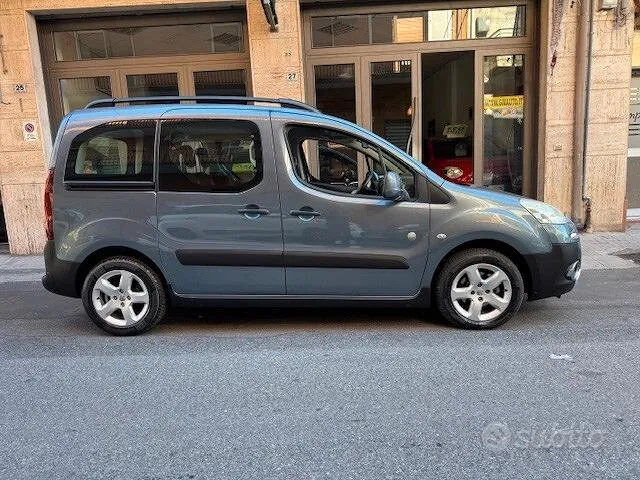 Peugeot Partner 2012 photo 2
