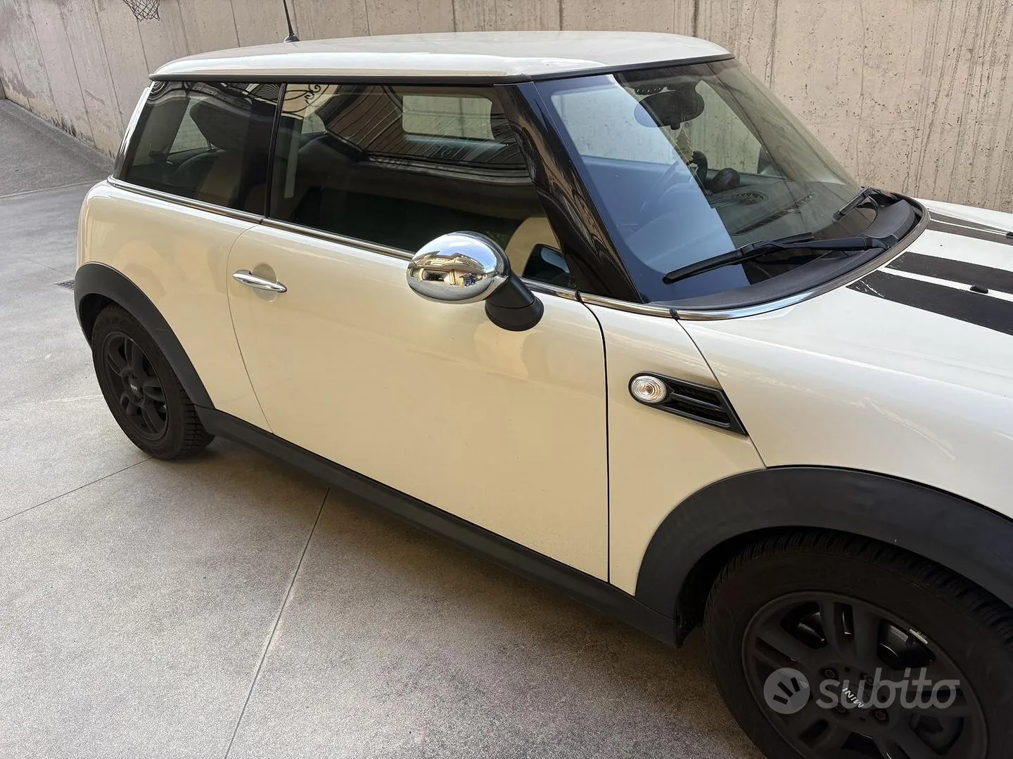 Mini Mini Cooper 2011 photo 2