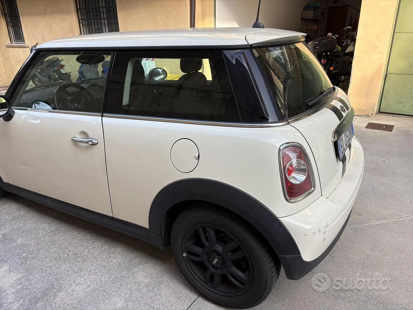 Mini Mini Cooper 2011 photo 4