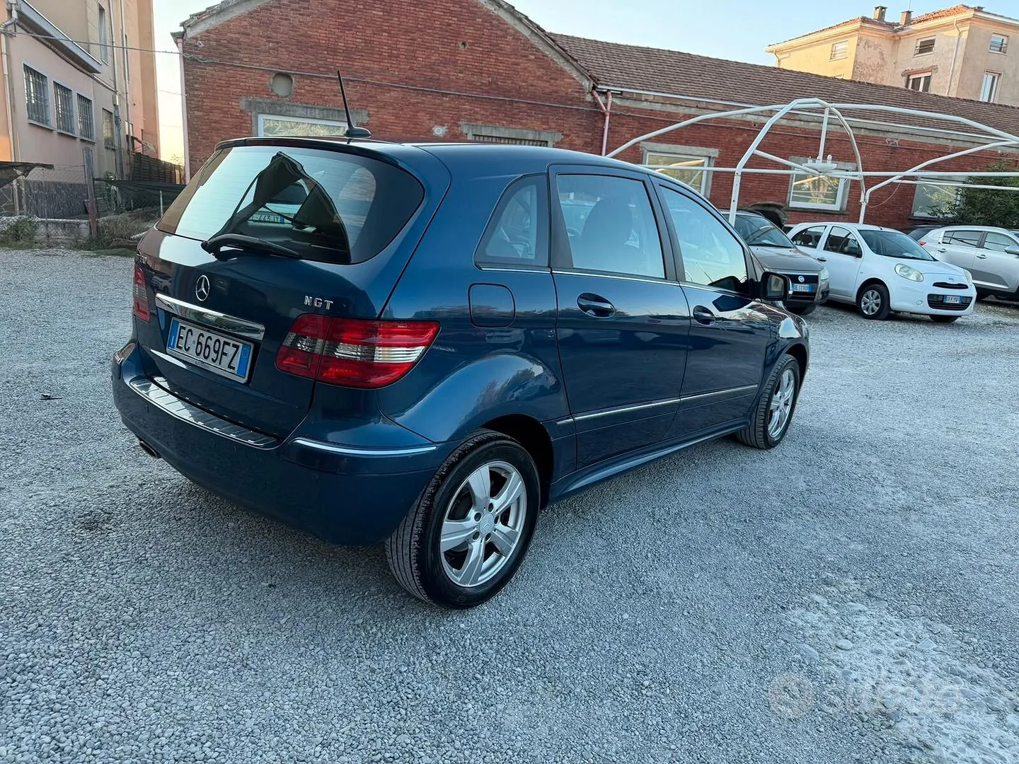 Mercedes-Benz B 2010 photo 2