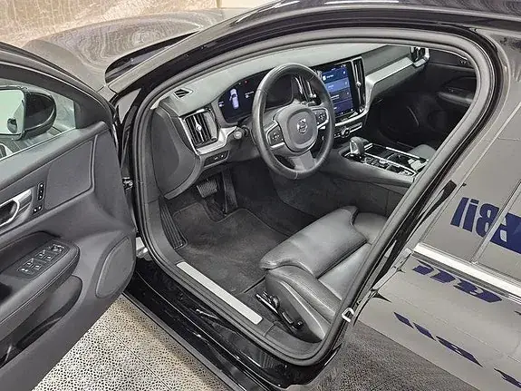 Volvo V60 2024 photo 2