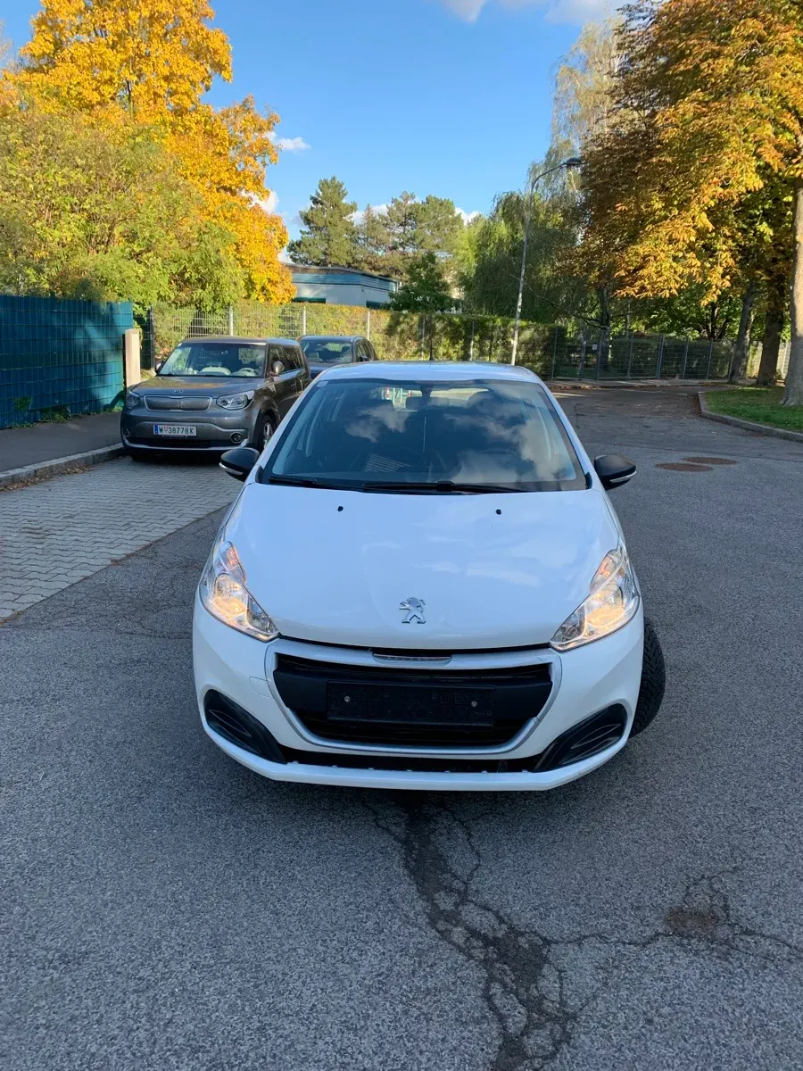Peugeot 208 2018 photo 2