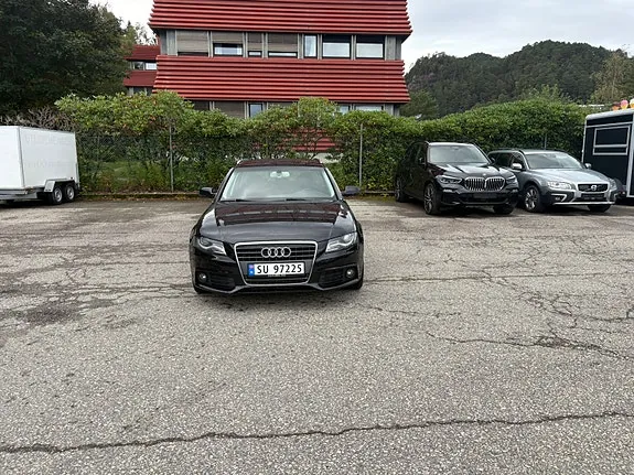 Audi A4 2011 photo 2