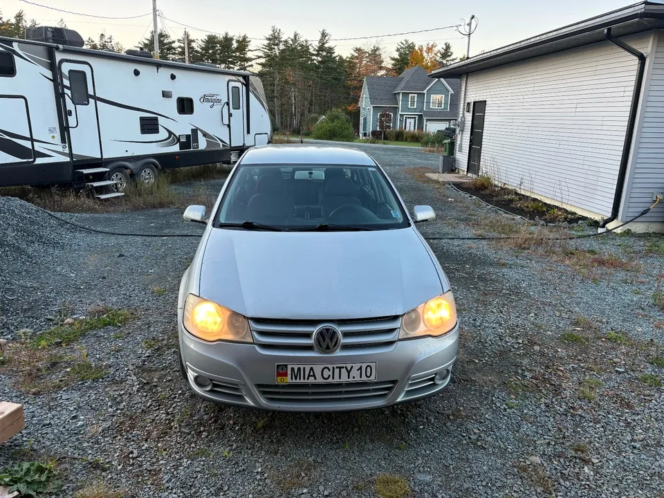 Volkswagen Golf 2010 photo 4