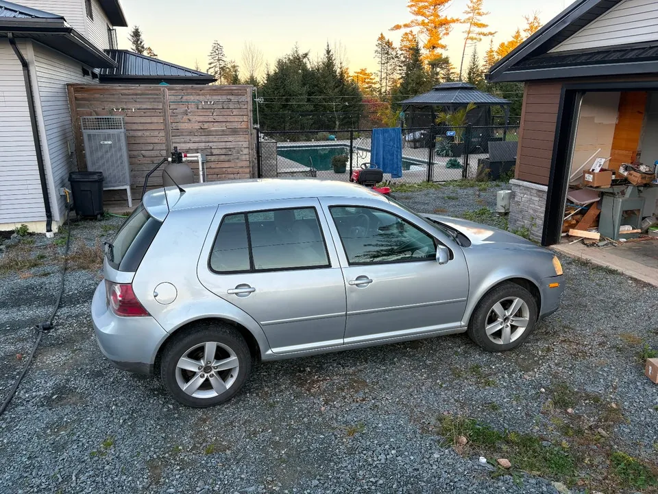 Volkswagen Golf 2010 photo 2