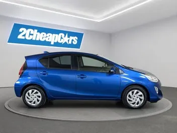 Toyota Aqua 2015 photo 5